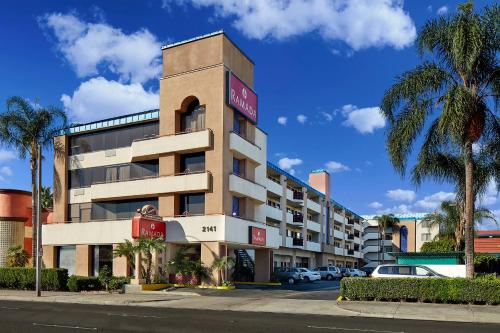 Фотография гостиницы Capri Suites Anaheim