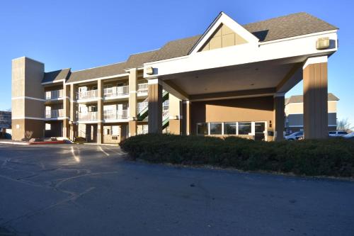 Фотография мотеля HomeTowne Studios by Red Roof Denver - Lakewood West