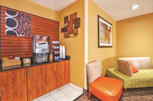 Фотография гостиницы La Quinta by Wyndham Columbus West - Hilliard