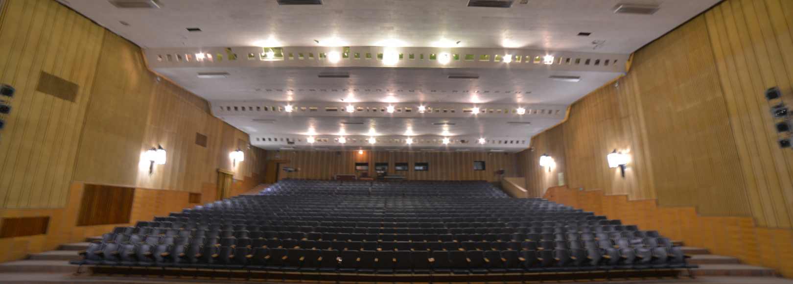 Фотография концертного зала Большой зал Городского дворца молодежи Октябрь