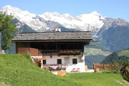Фотография гостевого дома Mountain Chalet Obertreyen