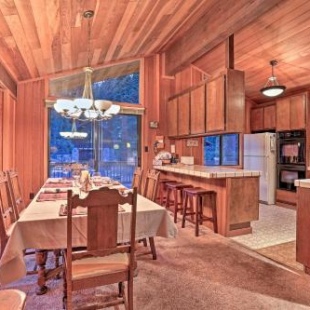 Фотография гостевого дома Cabin Near Shuttle and Less Than 2 Mi to Northstar Ski Resort