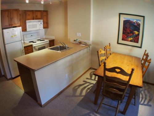 Фотография гостевого дома Fireside Lodge #413 By Bear Country