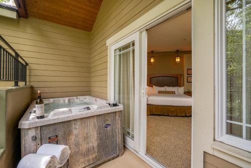 Фотография гостиницы Avila Village Inn