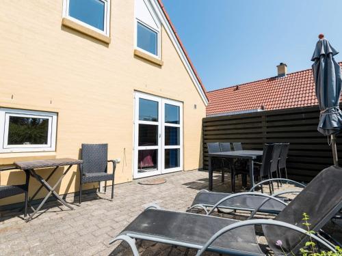 Фотография гостевого дома Holiday home Blåvand CCXXXII