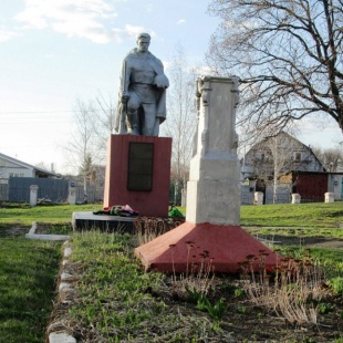 Фотография памятника Памятник погибшим солдатам и офицерам ВОВ