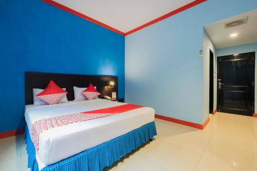 Фотография гостиницы Vaccinated Staff - OYO 1633 Hotel Darma Nusantara 3