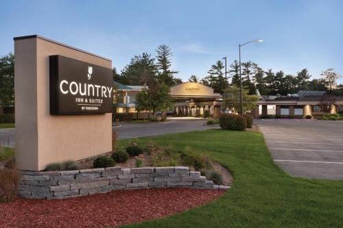 Фотография гостиницы Country Inn & Suites by Radisson, Traverse City, MI