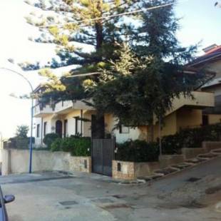 Фотографии гостевого дома
One bedroom house with sea view enclosed garden and wifi at Ribera 5 km away from the beach