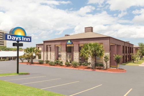 Фотография мотеля Days Inn by Wyndham College Station University Drive