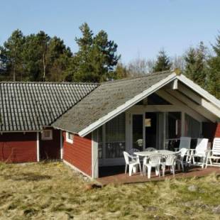 Фотографии гостевого дома
Three-Bedroom Holiday home in Martofte