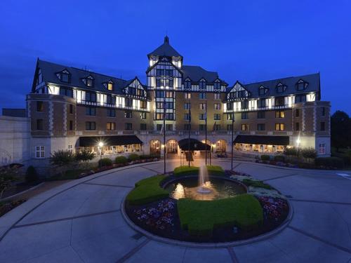 Фотография гостиницы Hotel Roanoke & Conference Center, Curio Collection by Hilton