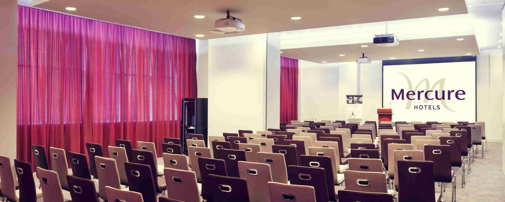 Фотографии конференц-зала Менделеев Mercure Тюмень Центр