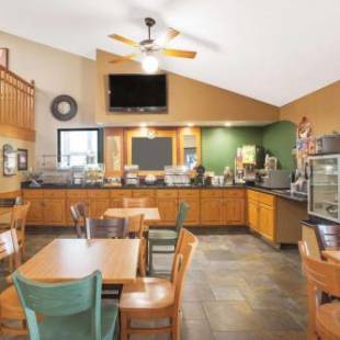 Фотографии гостиницы 
            AmericInn by Wyndham Ankeny/Des Moines