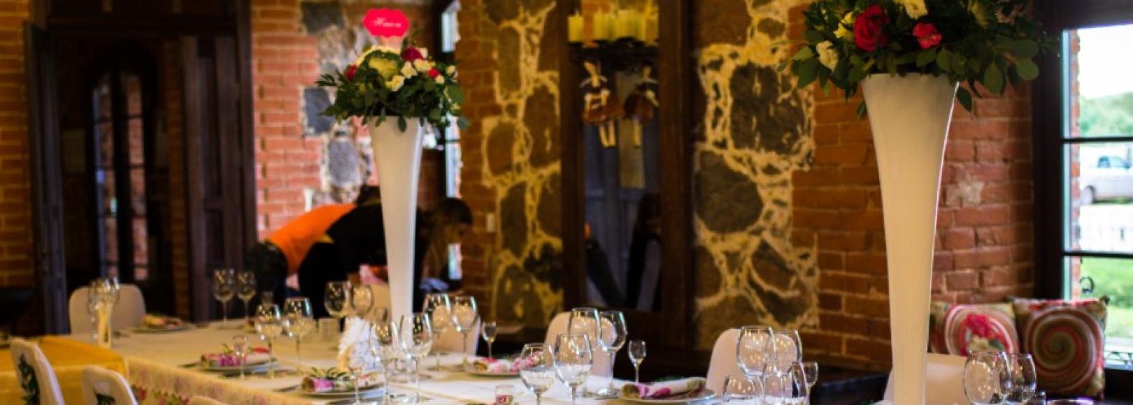 Фотография банкетного зала АмБар под дубами