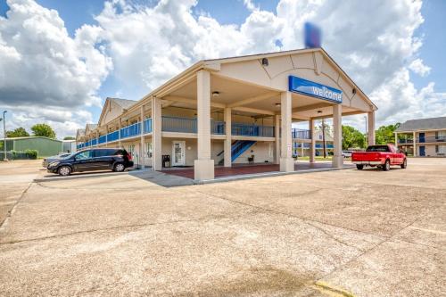 Фотография гостиницы OYO Hotel Baton Rouge East I-12