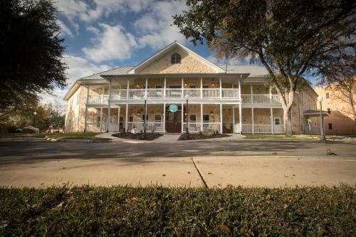 Фотография гостиницы Gruene River Hotel & Retreat