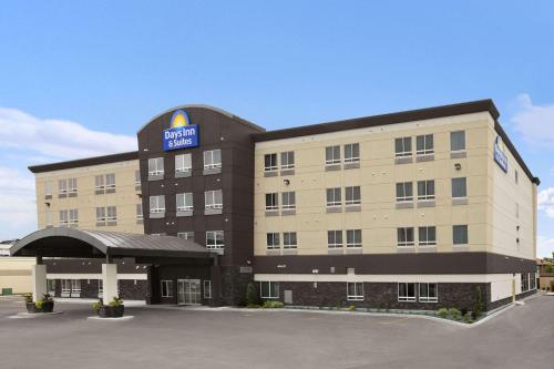 Фотография гостиницы Days Inn & Suites by Wyndham Winnipeg Airport Manitoba