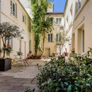 Фотографии гостиницы 
            The Originals City, Hôtel Lecourbe, Paris Tour Eiffel (Inter-Hotel)