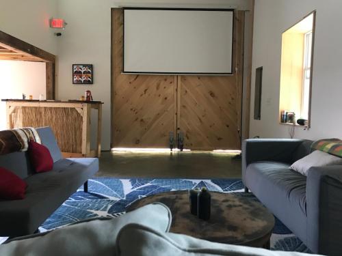 Фотографии хостела
Barn Door Hostel