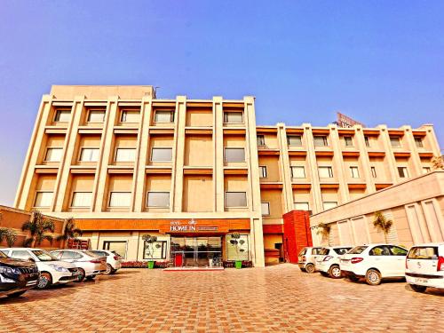 Фотография гостиницы Hotel Home In By Amrik Sukhdev