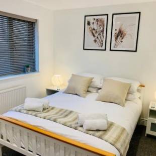 Фотографии гостевого дома 
            SA Today St Margarets Court Taunton (Fibre Wi-Fi & Netflix)!