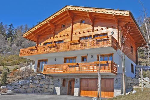 Фотографии гостевого дома
Spacious Chalet with View next to Crans-Montana, Oursons
