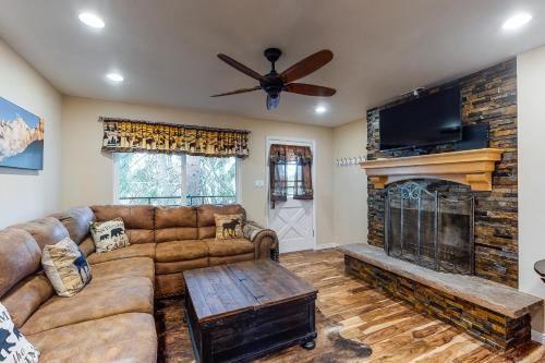 Фотографии гостевого дома
Modern Hi Country Haus Getaway 10-15