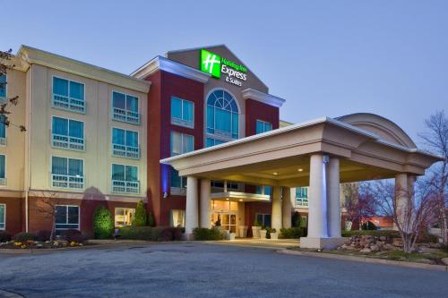 Фотография гостиницы Holiday Inn Express & Suites I-26 & Us 29 At Westgate Mall, an IHG Hotel
