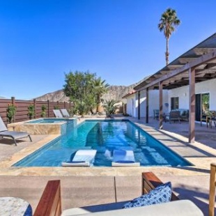 Фотография гостевого дома Luxurious Oasis with Hot Tub, Near Golf and Coachella!