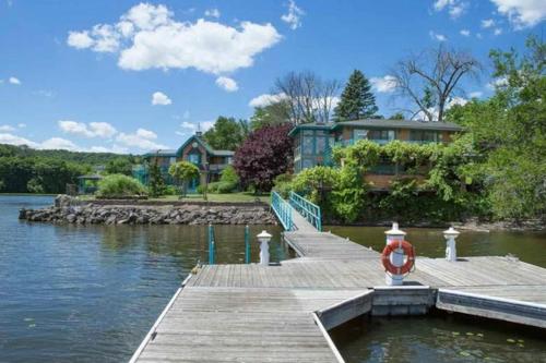 Фотография гостевого дома Hudson Riverfront Home