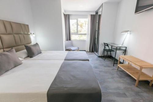 Фотография гостевого дома Bajondillo Beach Cozy Inns Adults Only