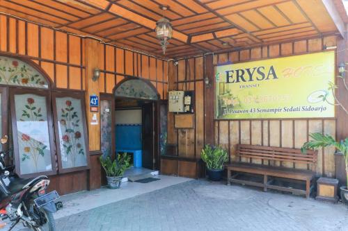 Фотографии гостевого дома 
            Hotel Erysa Juanda