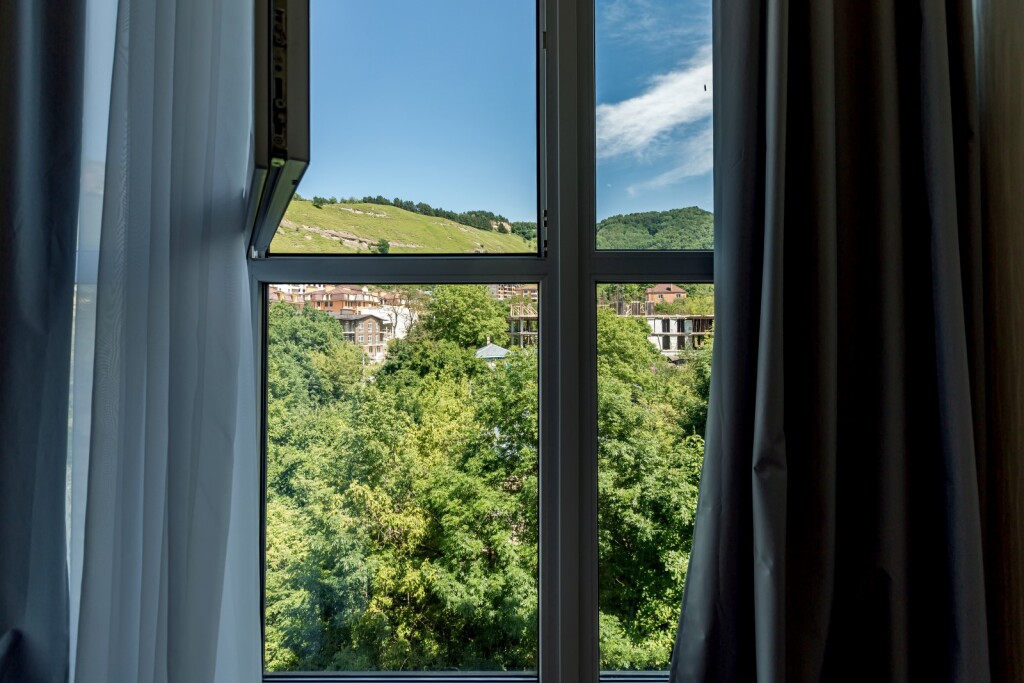 Фотография квартиры Апартаменты Гортензия Ирины Савельевой в парке с видом на горы