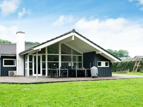 Фотография гостевого дома Three-Bedroom Holiday home in Aabenraa 3