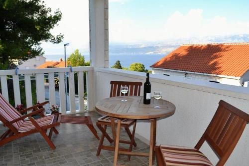 Фотография гостевого дома Apartments with a parking space Postira, Brac - 2948