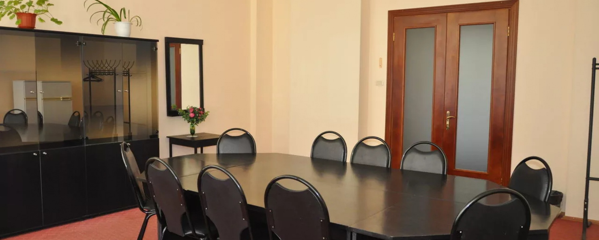 Фотографии комнаты для переговоров УМЦ Голицыно Комната переговоров №12