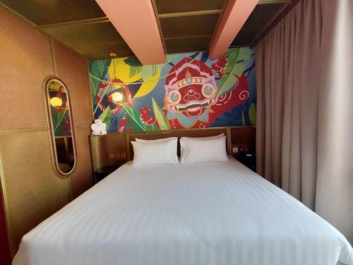 Фотография гостиницы 4 Monkeys Hotel - SHA Extra Plus