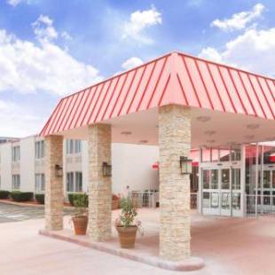 Фотографии гостиницы
Ramada Plaza by Wyndham Chicago North Shore