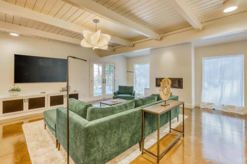 Фотография гостевого дома Bearing Drive Escape