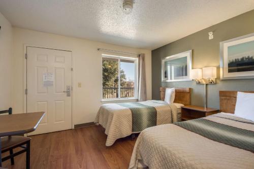 Фотография мотеля HomeTowne Studios by Red Roof Dallas - Mesquite