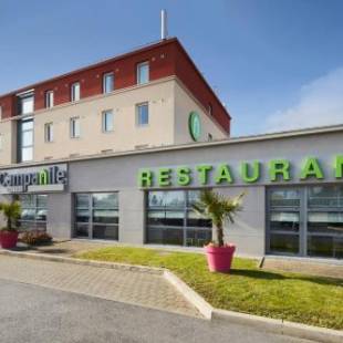 Фотографии гостиницы 
            Campanile Roissy - Aéroport CDG - Le Mesnil Amelot