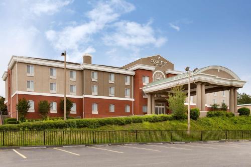 Фотография гостиницы Country Inn & Suites by Radisson, Commerce, GA Near SK Battery Plant