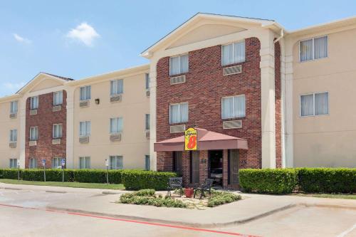 Фотография гостиницы Super 8 by Wyndham Grapevine/DFW Airport Northwest