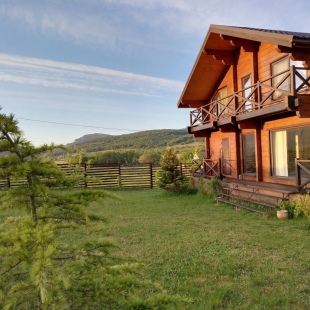 Фотография Коттеджа Частный Дом Дом для Отпуска Mеdley в Окружении Крымских Гор