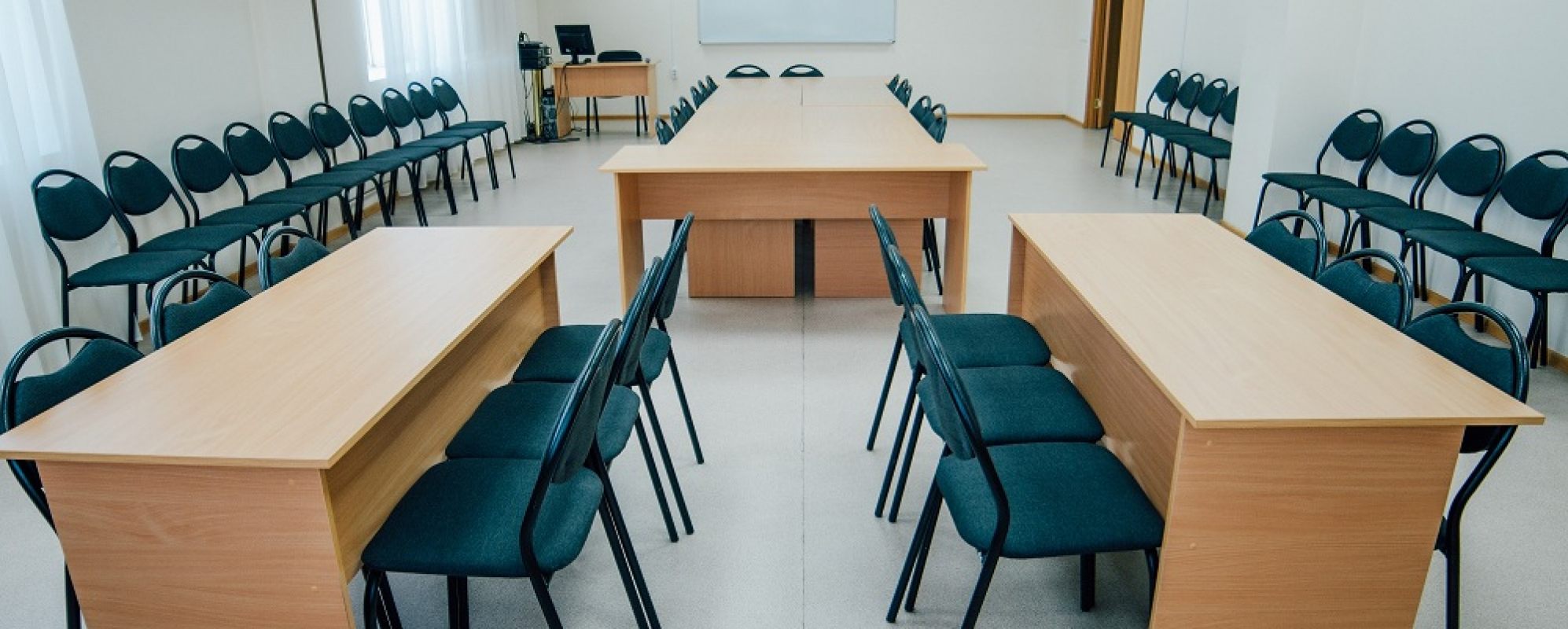 Фотографии конференц-зала ГБУК ИОГУНБ Кабинет 403 – Лекционный зал