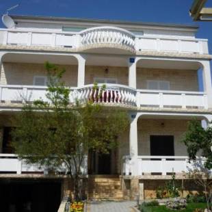 Фотографии гостевого дома
Apartments with a parking space Vrsi - Mulo, Zadar - 17753