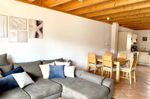 Фотография гостевого дома Ferienhaus mit Bootssteg am See in Rheinsberg