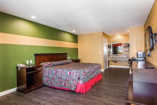 Фотография гостиницы Budget Inn Anaheim / Santa Fe Springs