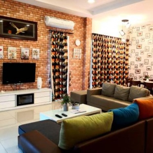 Фотография гостевого дома 15Pax Lumut Lovely HOme Beach Karaoke Snooker LED Darts PSGame BBQ in house